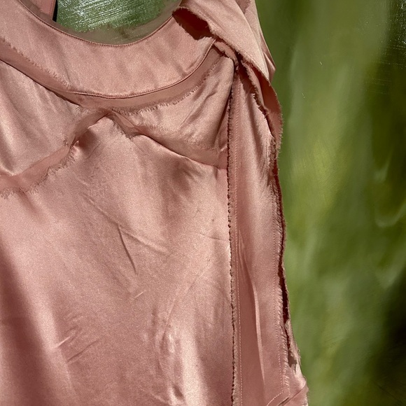 Vera Wang vintage. Delicate flutter details. - Picture 3 of 16